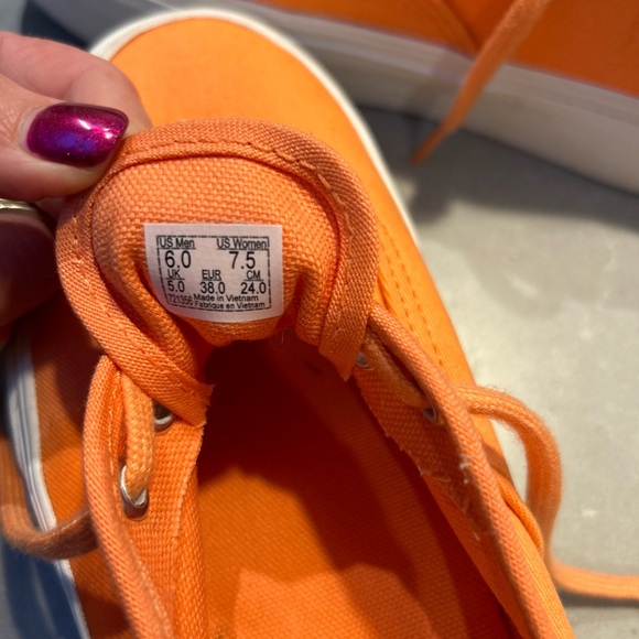 Vans off the Wall skate shoes women’s US 7.5, men’s 6 orange lace-up shoes, NWOT - Picture 11 of 12